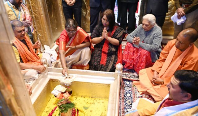 राष्ट्रपति द्रौपदी मुर्मू ने श्री काशी विश्वनाथ धाम में किया दर्शन पूजन
