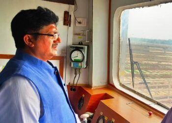 डीआरएम ने किया लखनऊ-कानपुर रेलखण्ड का विण्डों ट्रेलिंग निरीक्षण