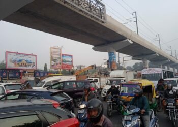 एलपीजी गैस टैंकर और ट्रक में टक्कर से करीब 4 घंटे तक कानपुर रोड पर रहे जाम के हालात