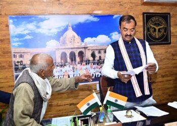 उप मुख्यमंत्री केशव प्रसाद मौर्य ने लगाया जनता दर्शन कार्यक्रम