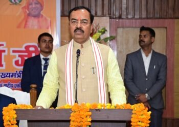 खंड विकास अधिकारी गांव और गरीब के विकास की योजनाओं को धरातल पर उतारें : केशव प्रसाद मौर्य