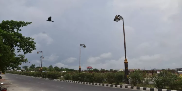 यूपी में मौसम का बदलेगा मिजाज, दिन में तेज धूप और रात में बढ़ेगी ठंडक