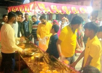 मंदिरों में दर्शन के लिए उमड़े शिवभक्त भंडारे का हुआ आयोजन