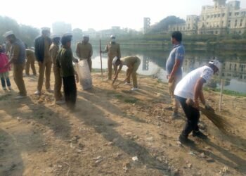 तीन ट्रॉली कूड़ा एकत्र कर लोगों ने दिया स्वच्छता का संदेश