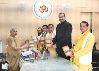 राज्यपाल ने ग्रन्थ श्रीगोकर्णपुराणसार के हिन्दी भाषानुवाद का किया लोकार्पण