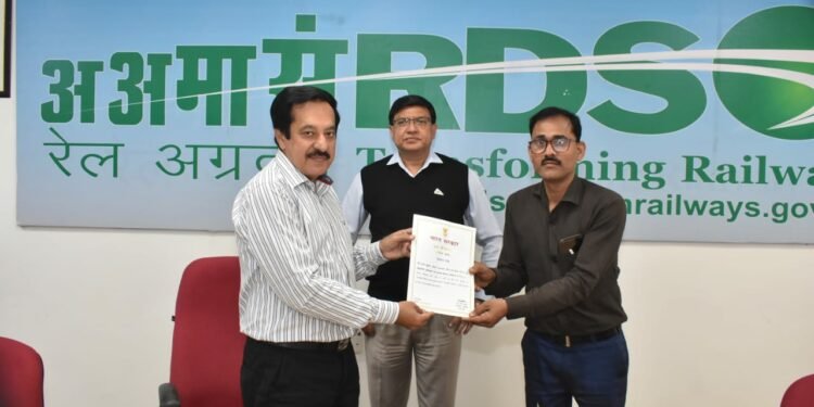 आरडीएसओ में राजभाषा कार्यान्वयन समिति की त्रैमासिक समीक्षा बैठक का आयोजन