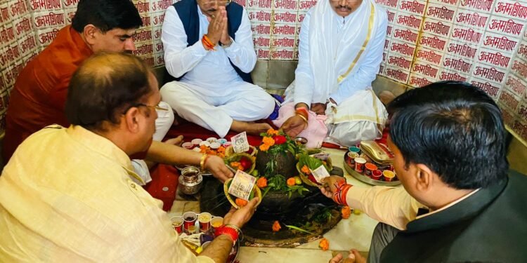 श्रीरेतेश्वर महादेव मंदिर में रुद्राभिषेक, हवन पूजन और भंडारे के साथ हुआ शिव जागरण