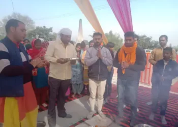 किसानों ने पुलवामा हमले में शहीद हुए शहीदों को याद कर दी श्रद्धांजलि