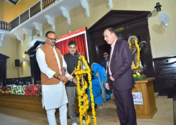 लखनऊ विश्वविद्यालय में यूपी की डिजिटल पॉपुलेशन क्लॉक का लोकार्पण