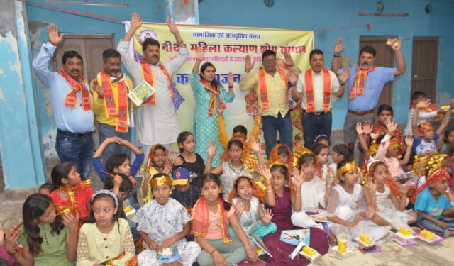 251 कन्याओं का पूजन कर दिया उपहार, सबके खिले चेहरे