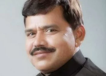 अजब एमपी की गजब कहानी: MP के बिजली मंत्री अस्पताल पहुंचे, वहीं बिताई रात, बुजुर्ग मरीजों हाथ-पैर दबाके की सेवा