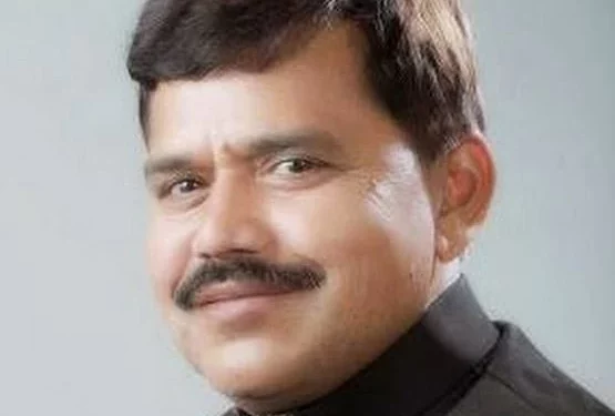 अजब एमपी की गजब कहानी: MP के बिजली मंत्री अस्पताल पहुंचे, वहीं बिताई रात, बुजुर्ग मरीजों हाथ-पैर दबाके की सेवा