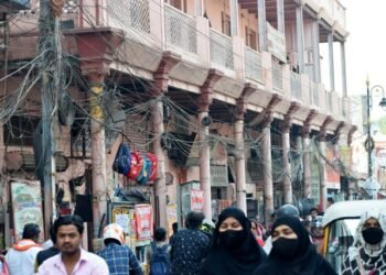 G-20: शहर के खंभों पर फैला तारों का मकड़जाल, अभियान के तीसरे दिन भी नहीं दिखा असर