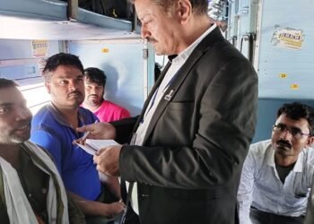 करोड़पति क्लब में शामिल हुए चार टिकट चेकिंग कर्मी