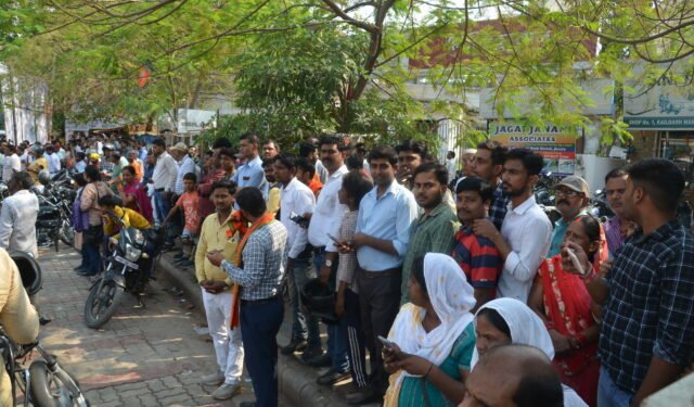 आधे घंटे ट्रैफिक पर भारी पड़ा एक घंटे का इंतजार