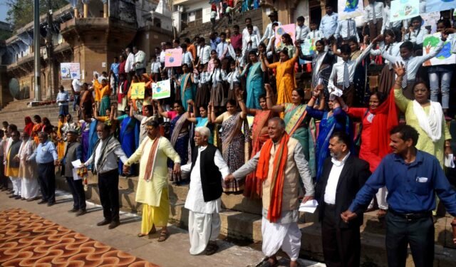मानव श्रृंखला बनाकर ‘जल संरक्षण’ के प्रति किया गया जागरूक