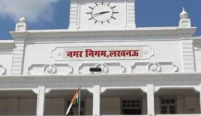 लखनऊ नगर निगम ने चलाया अतिक्रमण मुक्त अभियान