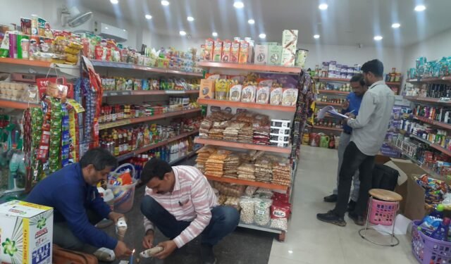 कार्रवाई: 2049 किलो बूंदी सीज, 60 किलो खोवा कराया नष्ट