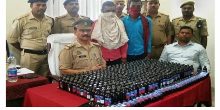 कफ सीरप की चार सौ शीशी के साथ दो धराये