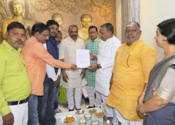 परियोजनाओं का निरीक्षण करने पहुँचे पर्यटन मंत्री से मिले व्यापारी