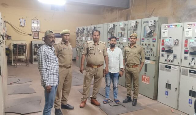 UPPCL: विद्युत कर्मी फरार, उपकेंद्र पर पुलिसकर्मी संभाल रहे मोर्चा