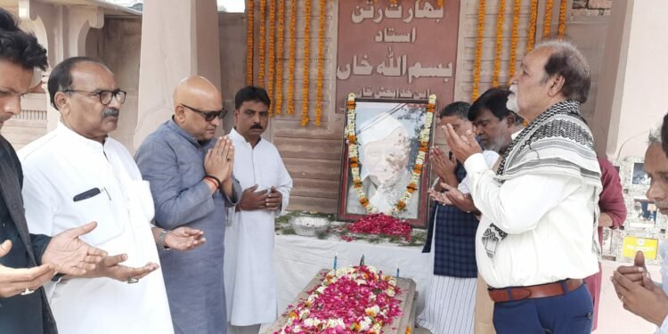 उस्ताद बिस्म्मिलाह खां की 107वीं जयंती पर कद्रदानों ने फातिहा पढ़कर की कुरानख्वानी