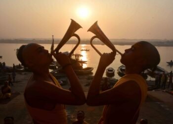 उगते सूर्य को अर्घ्य देकर बटुकों ने किया नववर्ष का स्वागत