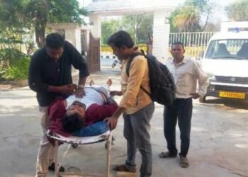 स्वास्थ्य सुविधाओं के अभाव में हुई यात्री की मौत, परिजनों ने हवाई अड्डा प्रशासन पर लगाया आरोप