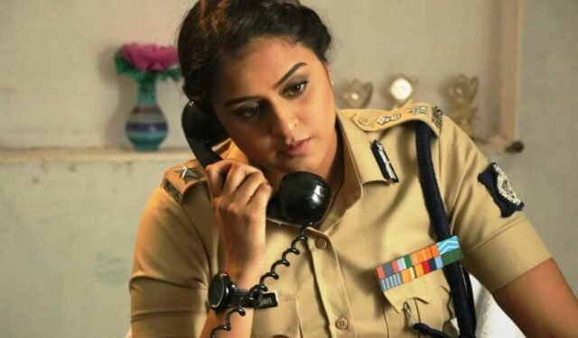 खाकी वर्दी में वायरल हुई भोजपुरी एक्ट्रेस Yamini Singh की तस्वीर