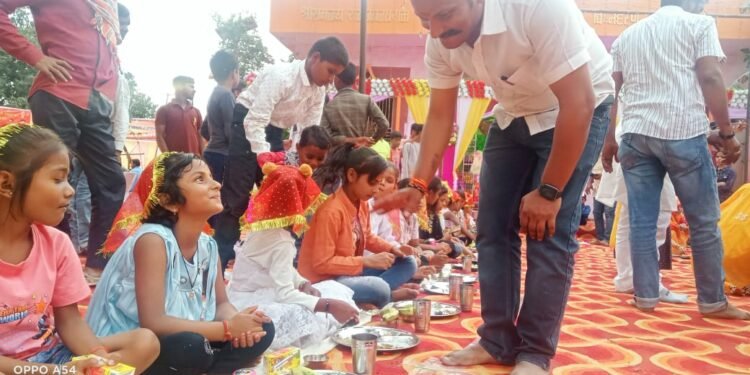 रामनवमी पर भव्य श्रृंगार व जागरण के बाद विशाल भंडारे में उमड़ी भीड़