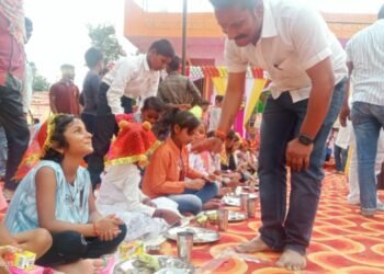 रामनवमी पर भव्य श्रृंगार व जागरण के बाद विशाल भंडारे में उमड़ी भीड़