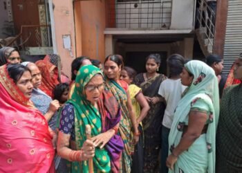 शराब की दुकान खुलने का महिलाओं ने किया विरोध