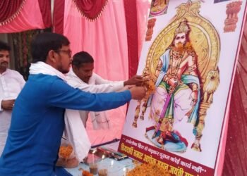 महान सम्राट अशोक की जयंती कार्यक्रम धूमधाम से मनाया गया