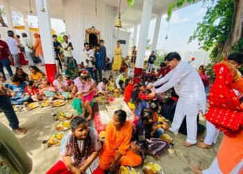 बंथरा में रामनवमी के अवसर पर श्रीरेतेश्वर महादेव मंदिर में हवन पूजन के साथ हुआ भव्य कन्या भोज