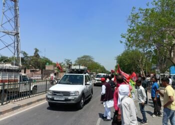 सपाइयों ने अखिलेश यादव का बंथरा में किया जोरदार स्वागत