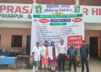 लखनऊ के बंथरा चिकित्सा शिविर में ढाई सौ लोगों की निशुल्क जांच कर दवाएं वितरित की गई