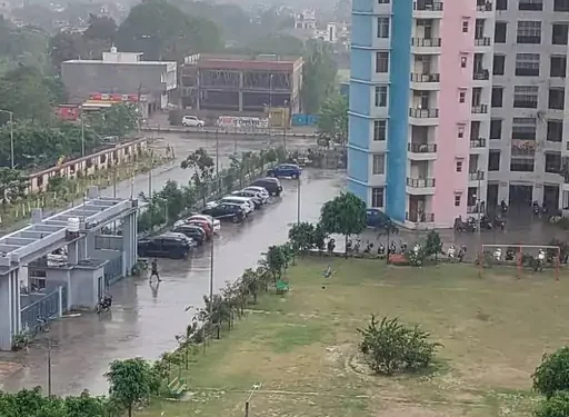 लखनऊ समेत प्रदेश के 20 शहरों में होगी बारिश व चलेगी तेज हवाएं