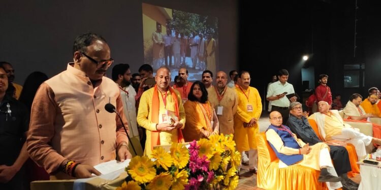 बृजेश पाठक ने किया ब्रह्मसागर-सन्देश स्मारिका का विमोचन