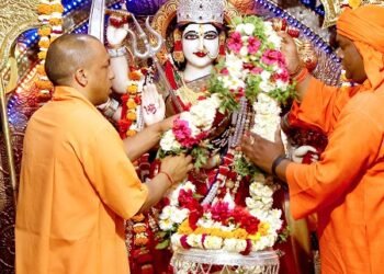 सीएम योगी ने नवरात्रि पर देवीपाटन में शैलपुत्री देवी मां का किया पूजा अर्चना
