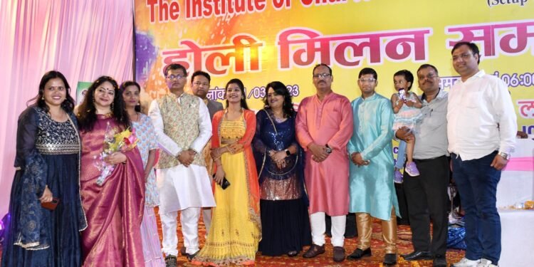 सीए का होली मिलन समारोह: फूलों से खेली होली, जमकर उड़ा रंग, गुलाल