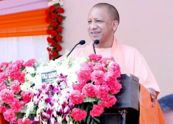 सीएम योगी ने वृक्षारोपण जन आंदोलन 2022 की कॉफी टेबल बुक का किया विमोचन