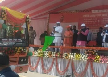 सीएम योगी ने यूपी में 115 नई बसों को हरी झंडी दिखाकर किया रवाना