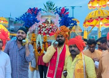 गोसाईगंज में रामनवमी पर निकाली गई शोभायात्रा