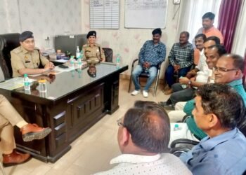 गोसाईगंज में आगामी त्योहार चैत्र रामनवमी जुलूस निकालने के मार्ग का डीसीपी व एडीसीपी,एसपी ने किया निरीक्षण