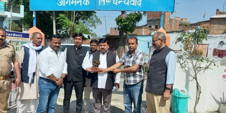 विधायक व ब्लाक प्रमुख ने किया अस्पताल का निरीक्षण