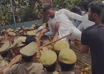 महंगाई के विरोध में सड़क पर उतरे कांग्रेसी