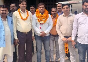 विजय मौर्य साधन सहकारी समिति पहिया आजमपुर के पुन: निर्विरोध अध्यक्ष बने