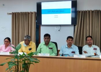 रेलकर्मियों के हित एवं कल्याण से जुड़े विभिन्न मुद्दों पर चर्चा