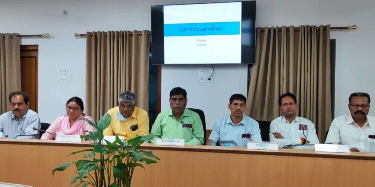 रेलकर्मियों के हित एवं कल्याण से जुड़े विभिन्न मुद्दों पर चर्चा