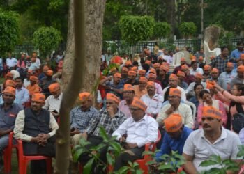 ओपीएस के लिए सड़क पर उतरे कर्मचारी